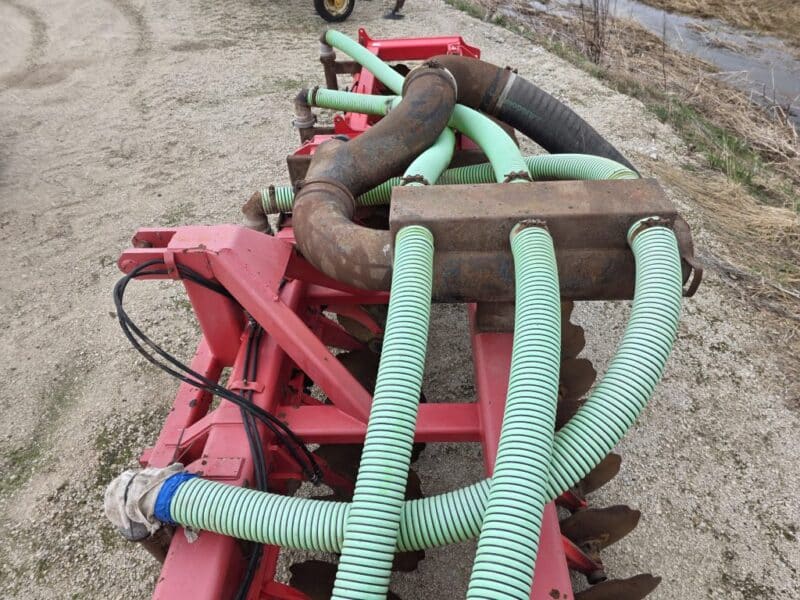 Phil’s 28′ Pottinger Twin Row Disc Only.