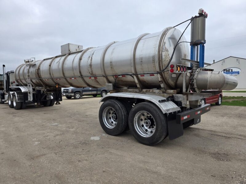 U-4877 1980 Trans Equip 6700 Gallon Stainless Steel Semi Tanker w. 18in Unload