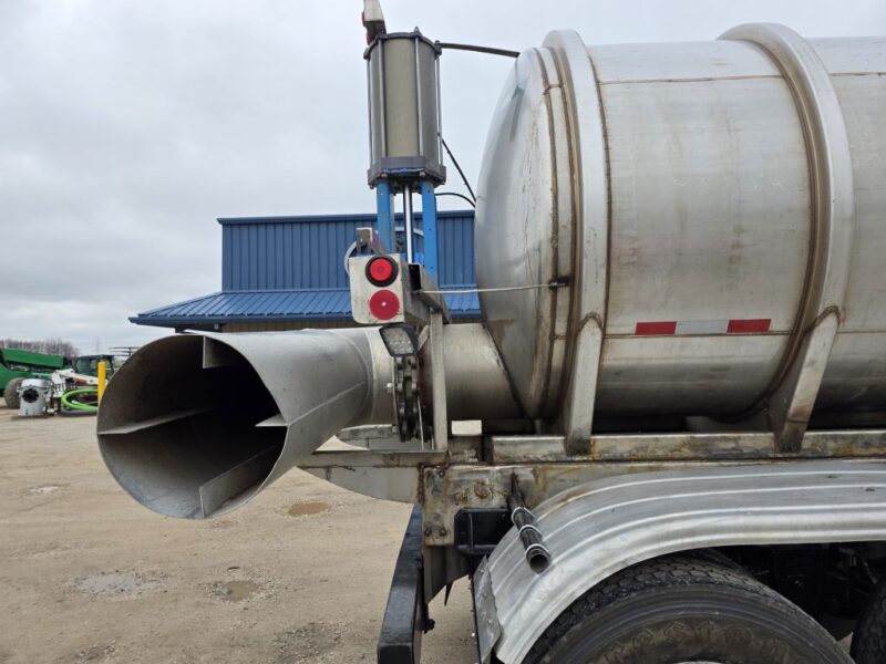 U-4877 1980 Trans Equip 6700 Gallon Stainless Steel Semi Tanker w. 18in Unload