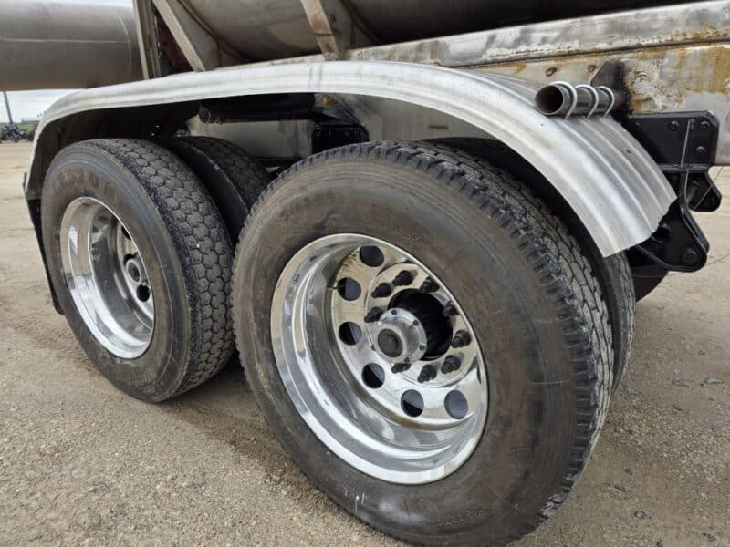 U-4877 1980 Trans Equip 6700 Gallon Stainless Steel Semi Tanker w. 18in Unload