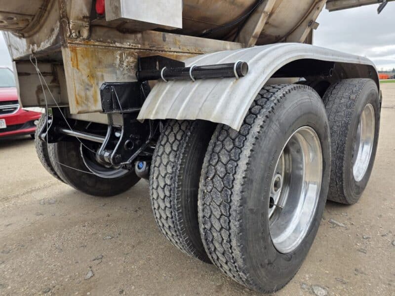 U-4877 1980 Trans Equip 6700 Gallon Stainless Steel Semi Tanker w. 18in Unload