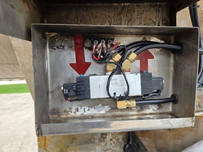 U-4877 1980 Trans Equip 6700 Gallon Stainless Steel Semi Tanker w. 18in Unload