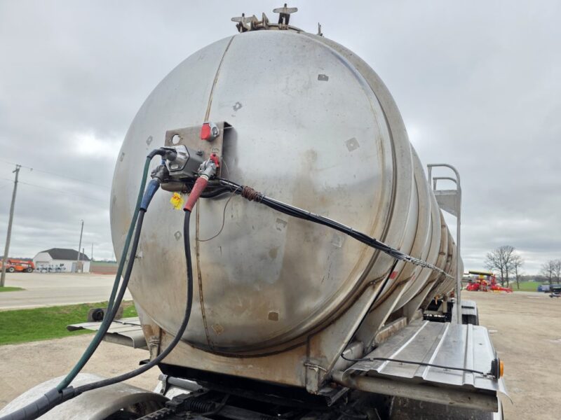 U-4877 1980 Trans Equip 6700 Gallon Stainless Steel Semi Tanker w. 18in Unload
