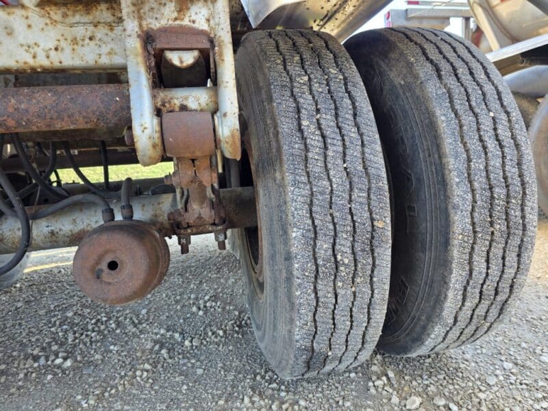 U-4876 1990 Polar 7000 Gallon Stainless Steel Semi Tanker w. 14in Unload