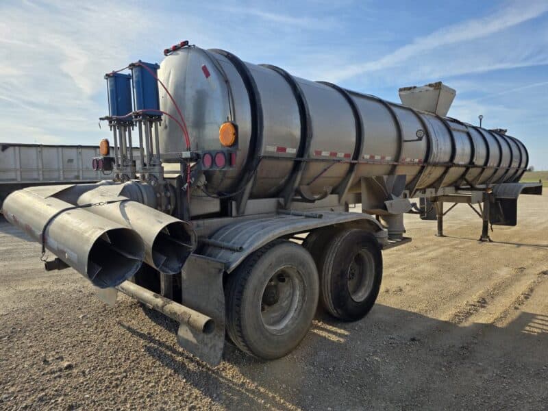 U-4871 1990 Brenner 6200 Gallon Stainless Steel Semi Tanker