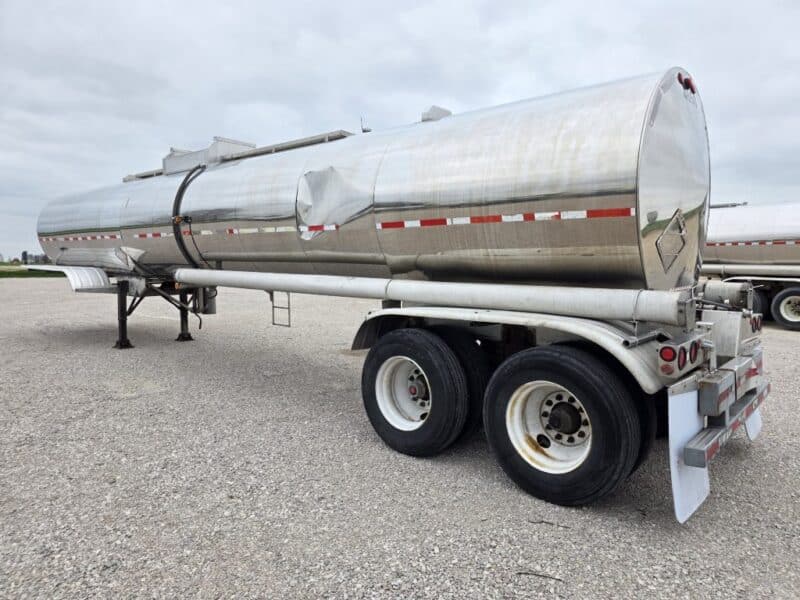 U-4881 1997 Polar 5500 Gallon Stainless Steel Semi Tanker