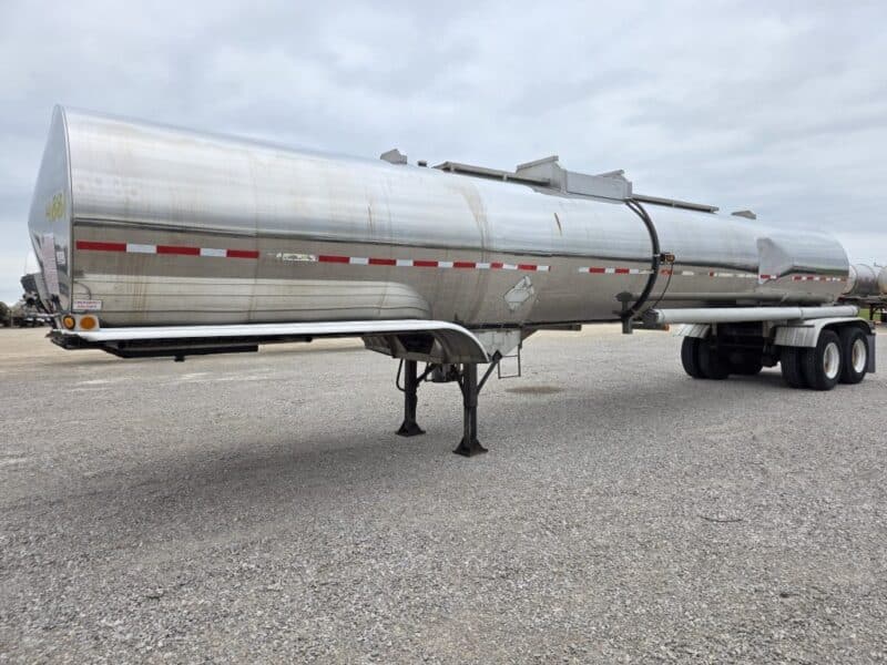 U-4881 1997 Polar 5500 Gallon Stainless Steel Semi Tanker