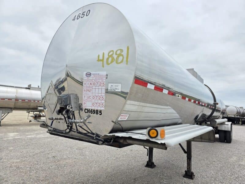 U-4881 1997 Polar 5500 Gallon Stainless Steel Semi Tanker