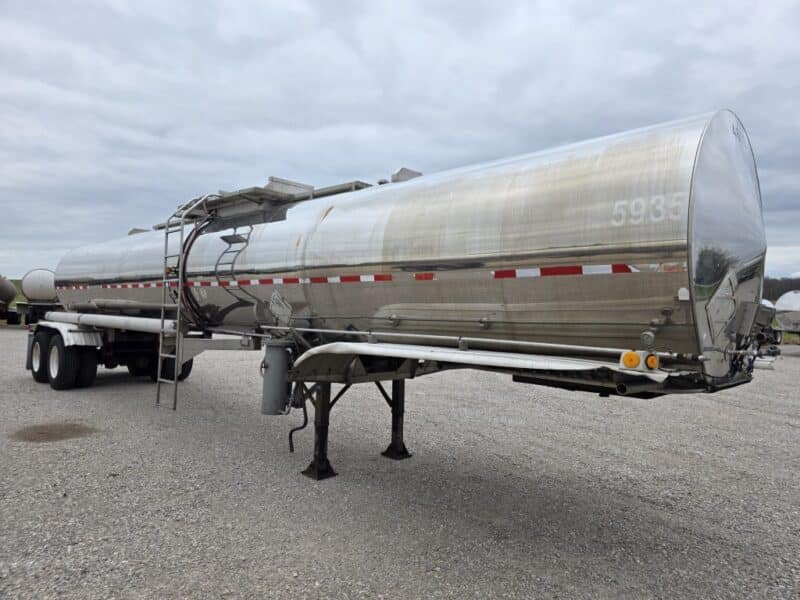 U-4881 1997 Polar 5500 Gallon Stainless Steel Semi Tanker