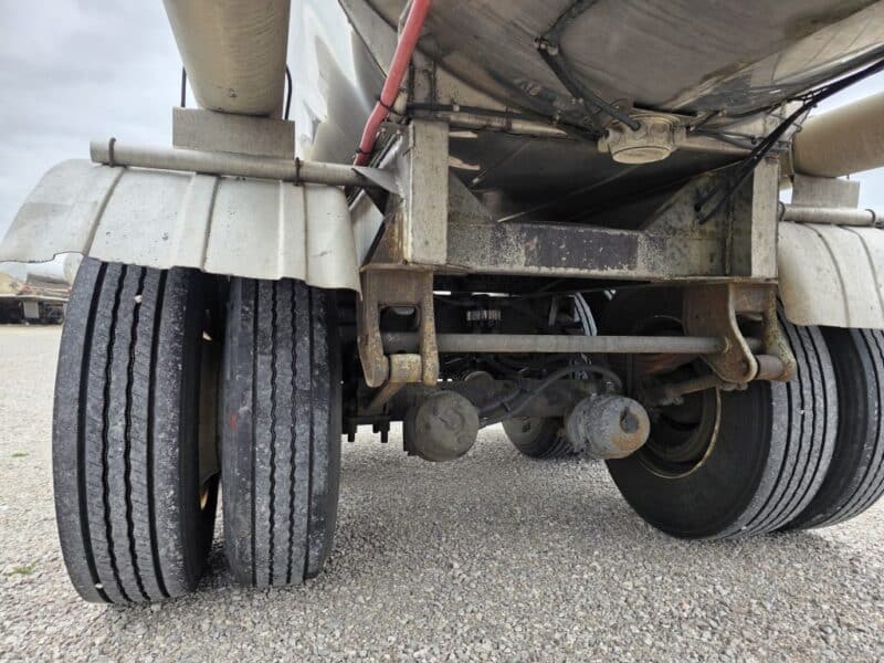 U-4881 1997 Polar 5500 Gallon Stainless Steel Semi Tanker