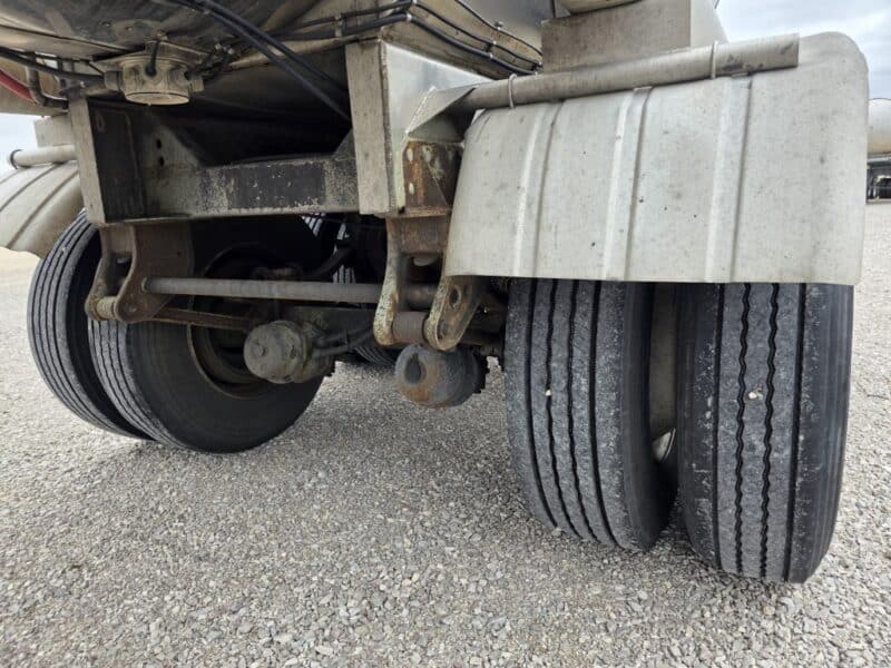 U-4881 1997 Polar 5500 Gallon Stainless Steel Semi Tanker