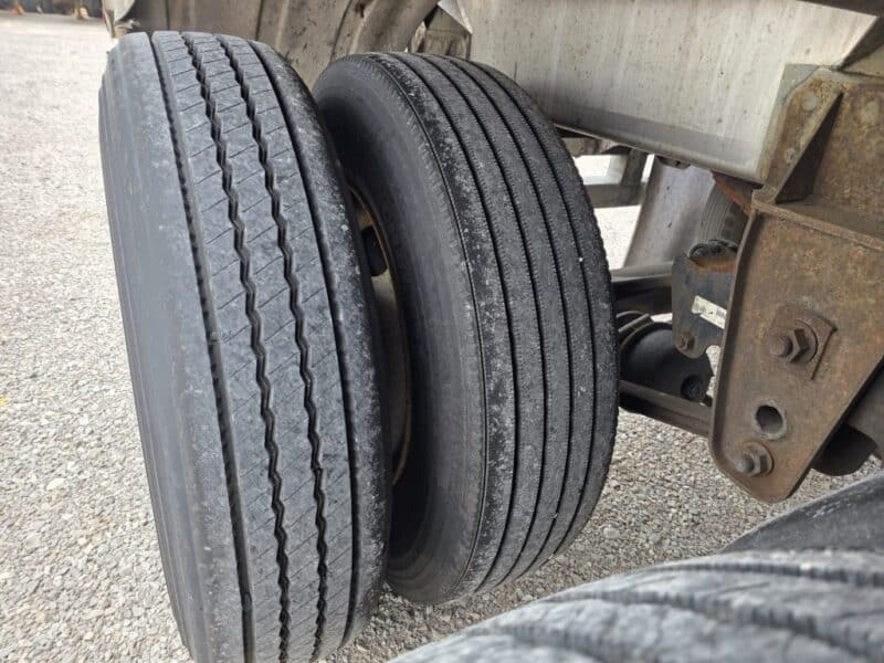 U-4881 1997 Polar 5500 Gallon Stainless Steel Semi Tanker