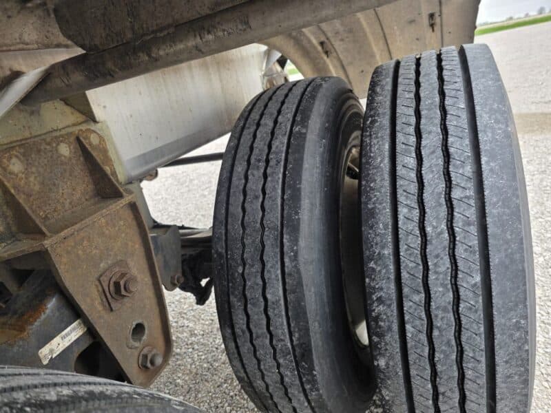 U-4881 1997 Polar 5500 Gallon Stainless Steel Semi Tanker