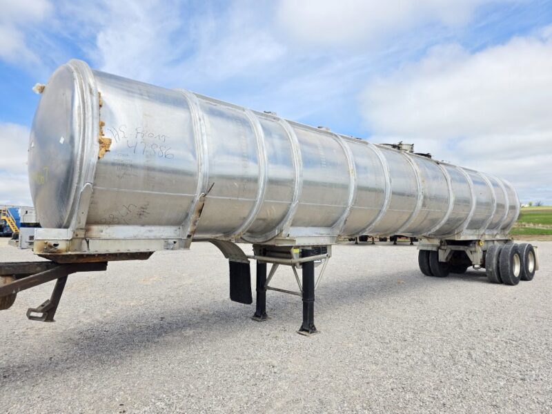 U-4867 2016 Polar 8000 Gallon Stainless Steel Semi Tanker