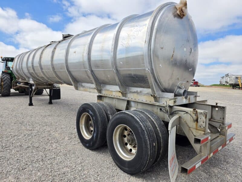 U-4867 2016 Polar 8000 Gallon Stainless Steel Semi Tanker