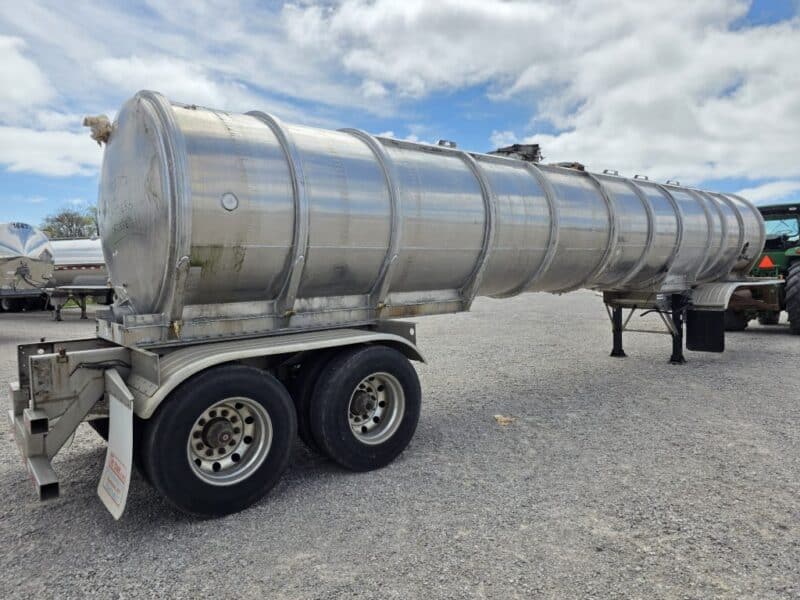 U-4867 2016 Polar 8000 Gallon Stainless Steel Semi Tanker