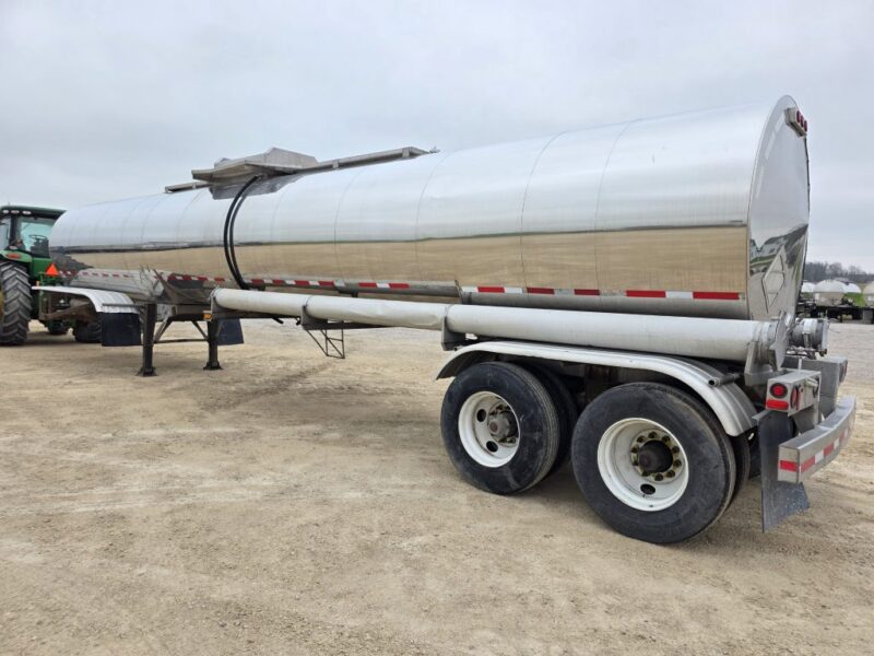 U-4881 1992 Barbel 6500 Gallon Stainless Steel Semi Tanker