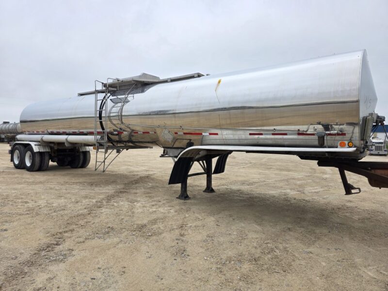 U-4881 1992 Barbel 6500 Gallon Stainless Steel Semi Tanker