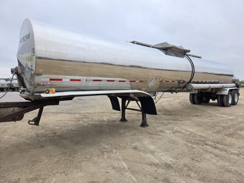 U-4881 1992 Barbel 6500 Gallon Stainless Steel Semi Tanker