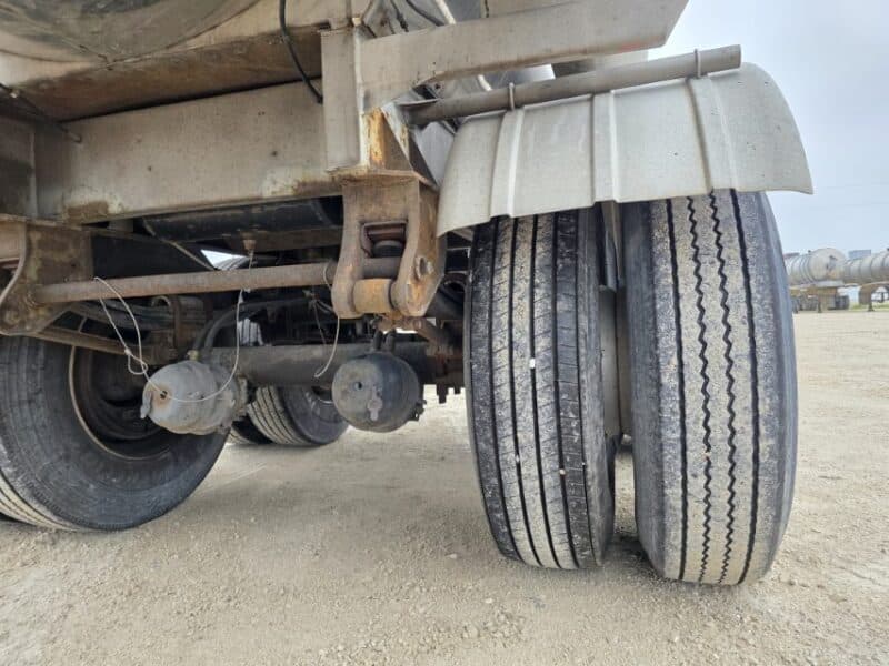 U-4881 1992 Barbel 6500 Gallon Stainless Steel Semi Tanker