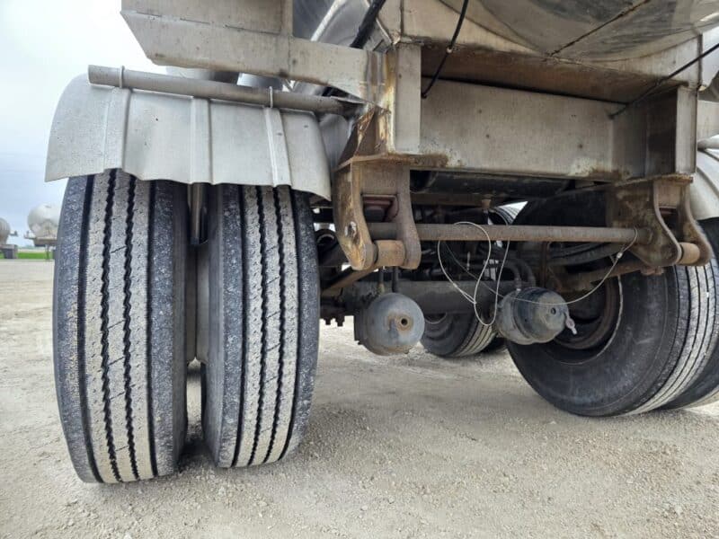 U-4881 1992 Barbel 6500 Gallon Stainless Steel Semi Tanker