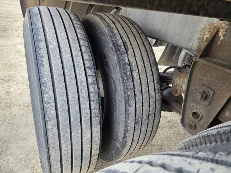 U-4881 1992 Barbel 6500 Gallon Stainless Steel Semi Tanker