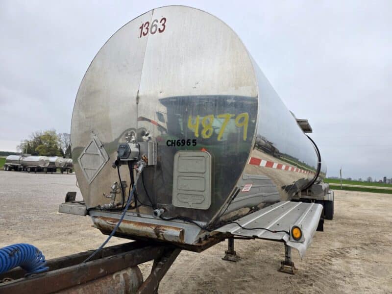 U-4879 1992 Barbel 7000 Gallon Stainless Steel Semi Tanker