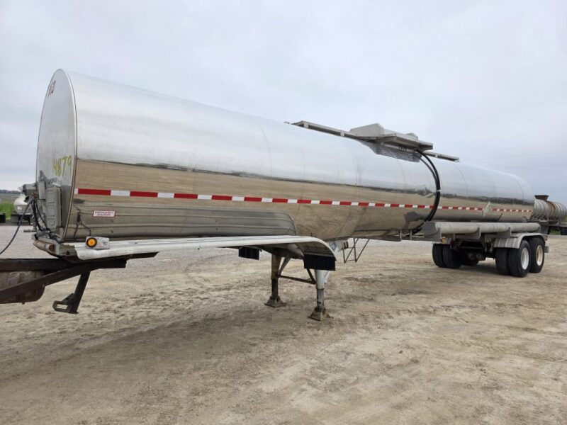 U-4879 1992 Barbel 7000 Gallon Stainless Steel Semi Tanker