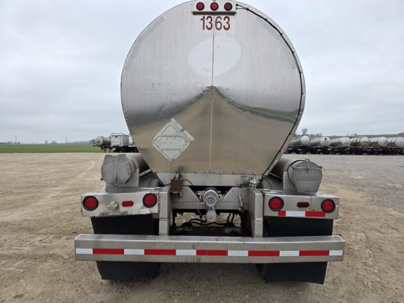 U-4879 1992 Barbel 7000 Gallon Stainless Steel Semi Tanker