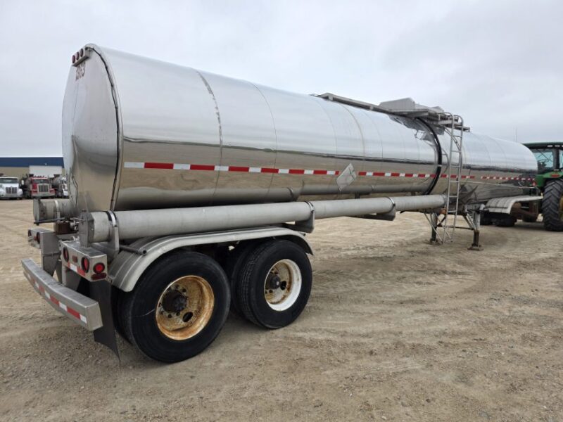 U-4879 1992 Barbel 7000 Gallon Stainless Steel Semi Tanker