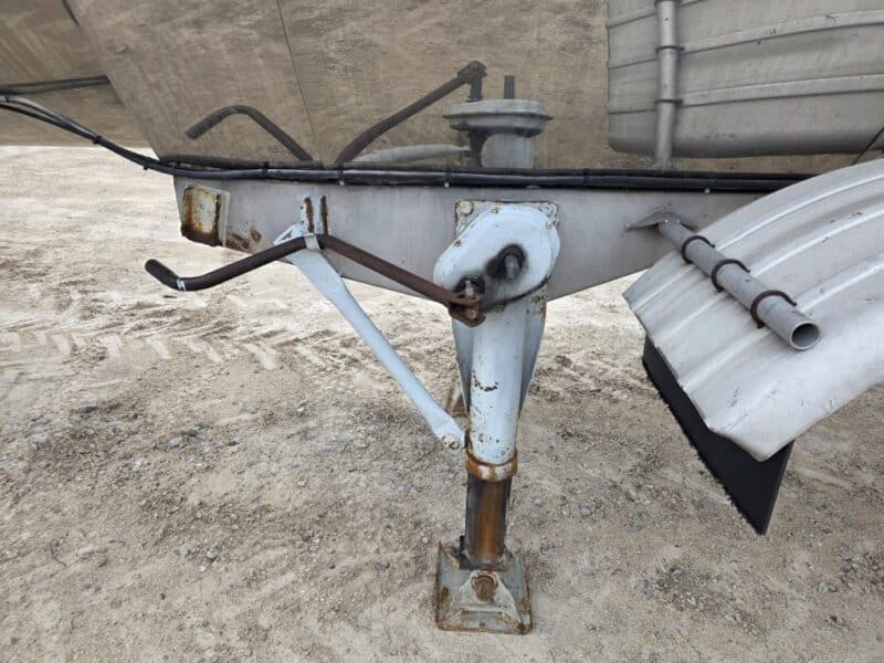 U-4879 1992 Barbel 7000 Gallon Stainless Steel Semi Tanker