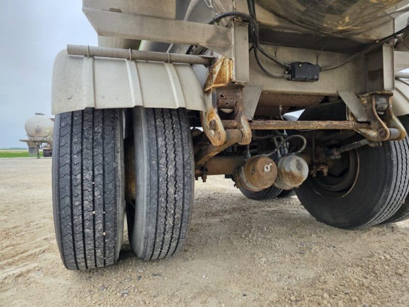 U-4879 1992 Barbel 7000 Gallon Stainless Steel Semi Tanker