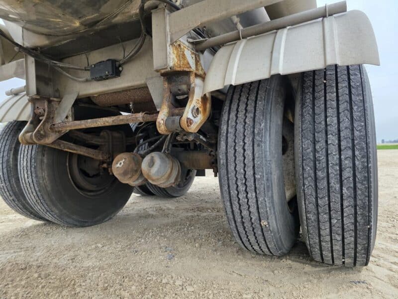 U-4879 1992 Barbel 7000 Gallon Stainless Steel Semi Tanker