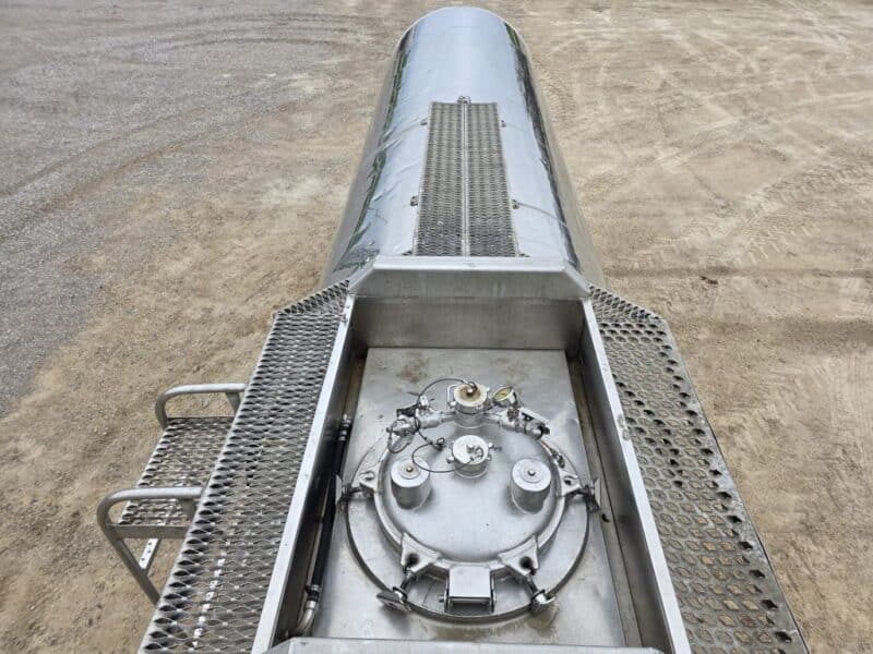 U-4879 1992 Barbel 7000 Gallon Stainless Steel Semi Tanker