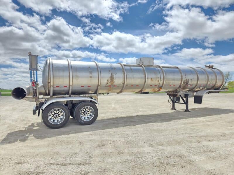 U-4877 1980 Trans Equip 6700 Gallon Stainless Steel Semi Tanker w. 18in Unload