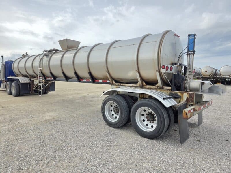 U-4876 1990 Polar 7000 Gallon Stainless Steel Semi Tanker w. 14in Unload