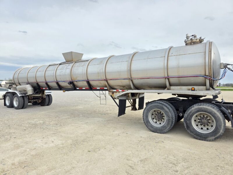 U-4876 1990 Polar 7000 Gallon Stainless Steel Semi Tanker w. 14in Unload