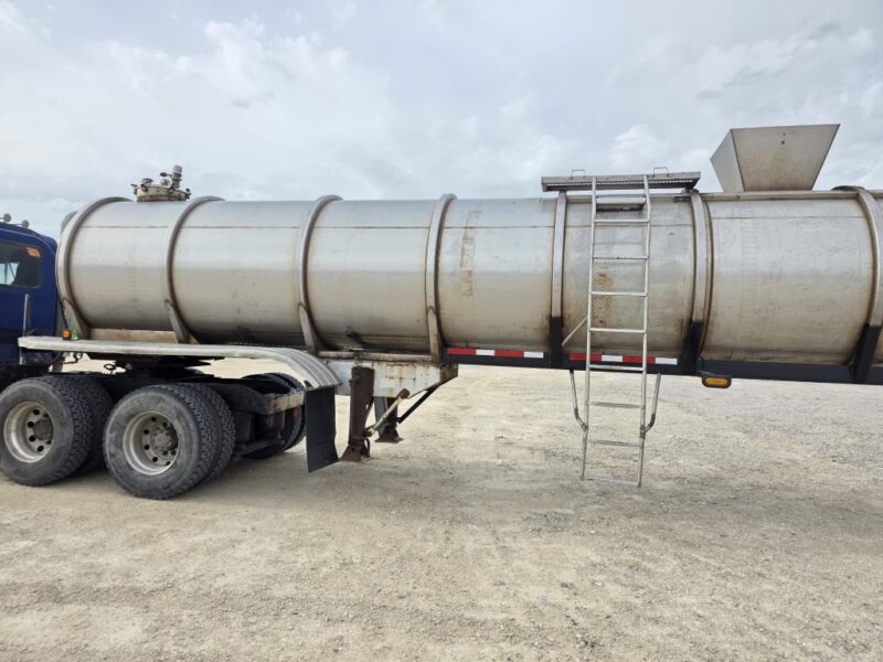 U-4876 1990 Polar 7000 Gallon Stainless Steel Semi Tanker w. 14in Unload