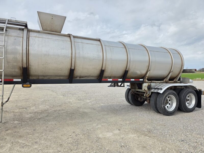 U-4876 1990 Polar 7000 Gallon Stainless Steel Semi Tanker w. 14in Unload