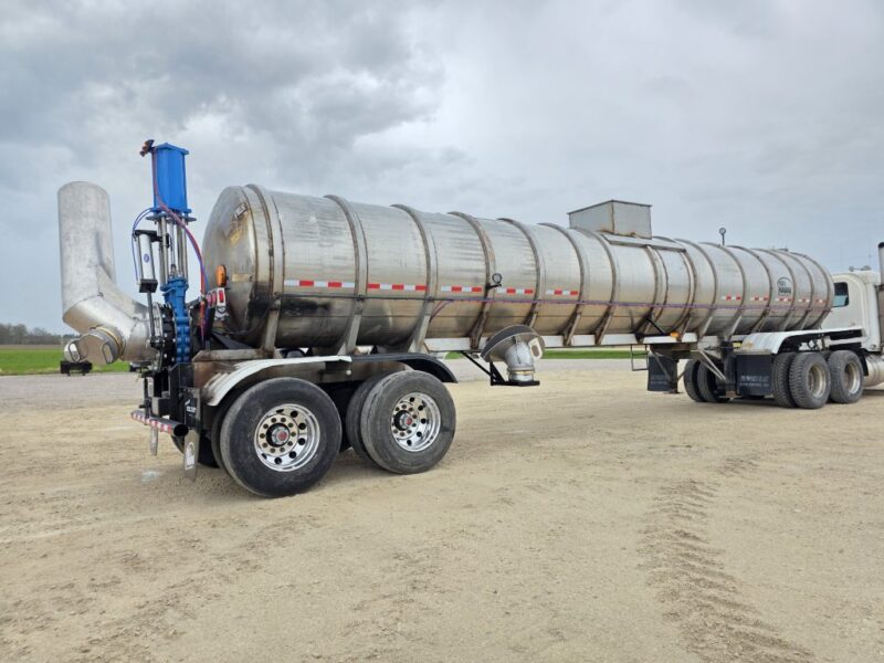 U-4875 2010 Engle 7200 Gallon Stainless Steel Semi Tanker