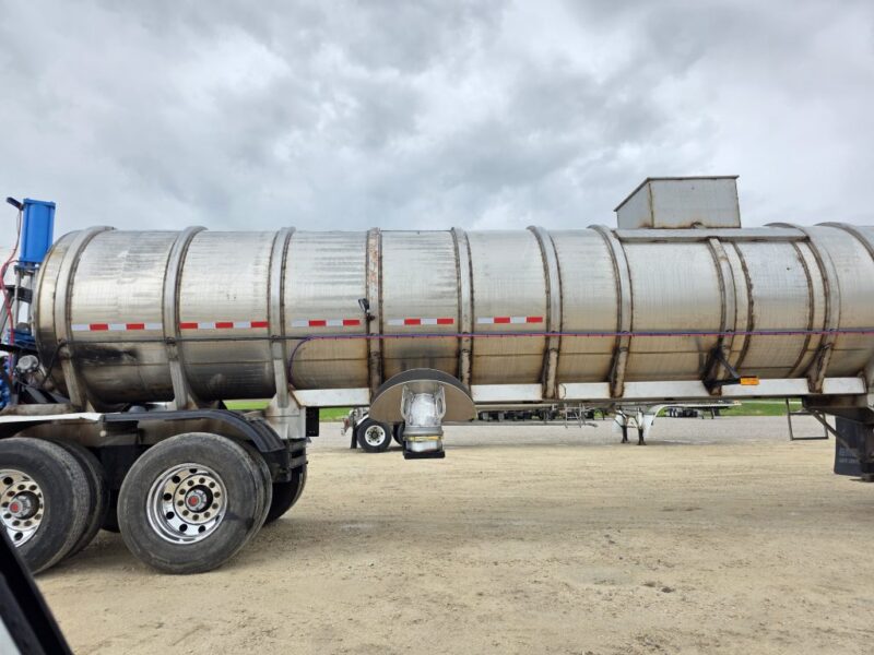 U-4875 2010 Engle 7200 Gallon Stainless Steel Semi Tanker