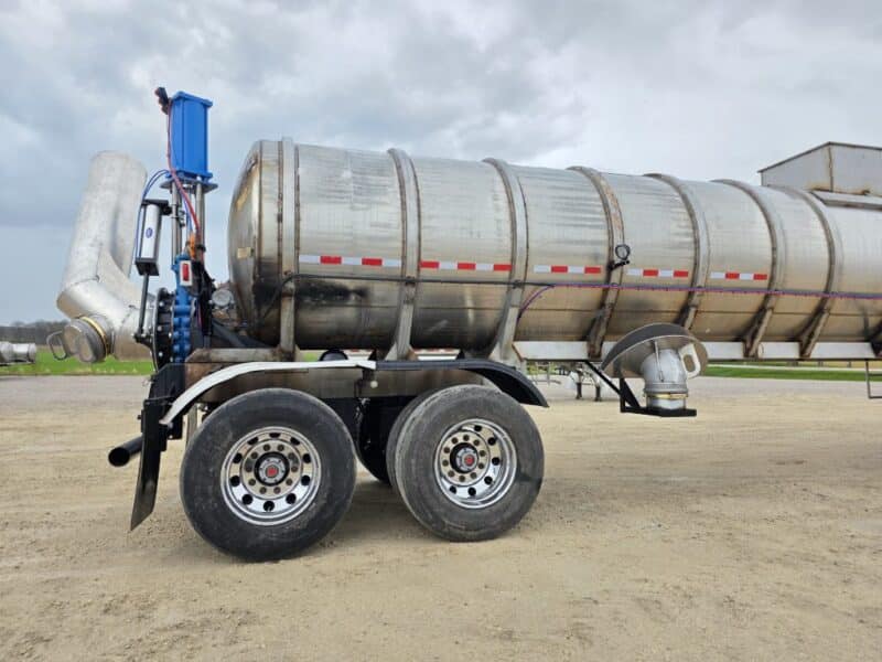 U-4875 2010 Engle 7200 Gallon Stainless Steel Semi Tanker