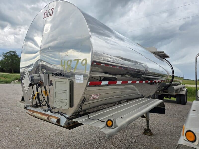 U-4879 1992 Barbel 7000 Gallon Stainless Steel Semi Tanker