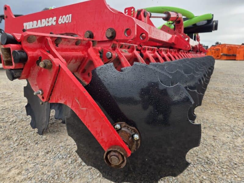 Phil’s 28′ Pottinger Twin Row Disc Only For Tractor Mounted Stinger.