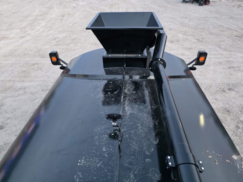 Honey Badger 6000 Manure Spreader