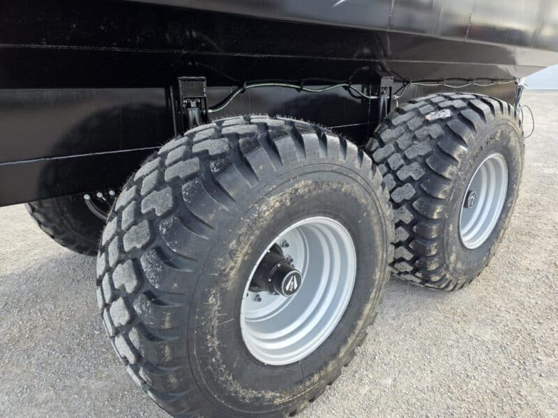 Honey Badger 6000 Manure Spreader