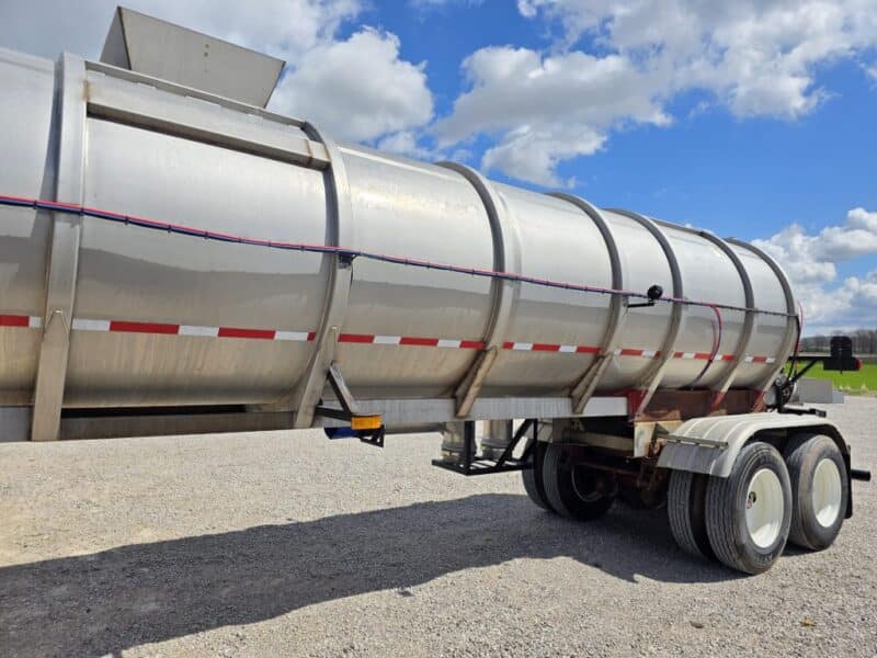 U-4883 1995 Heil 7500 Gallon Stainless Steel Semi Tanker