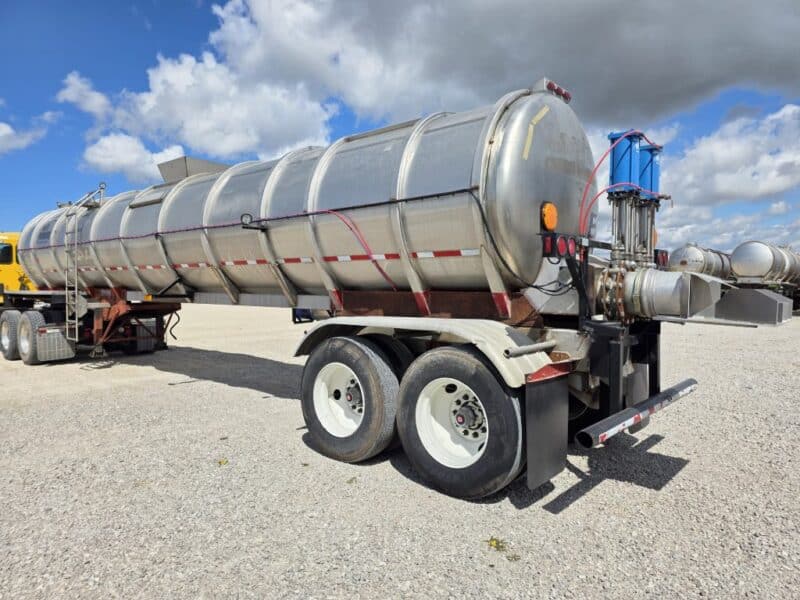 U-4883 1995 Heil 7500 Gallon Stainless Steel Semi Tanker