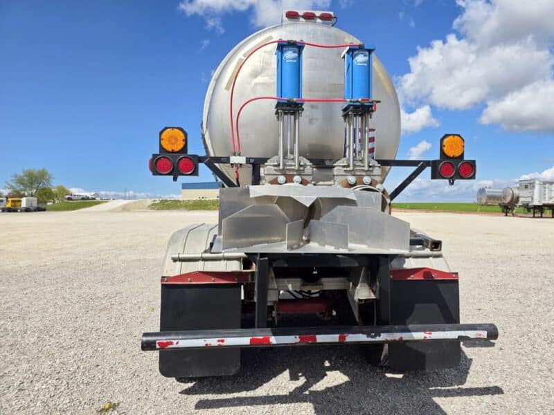 U-4883 1995 Heil 7500 Gallon Stainless Steel Semi Tanker