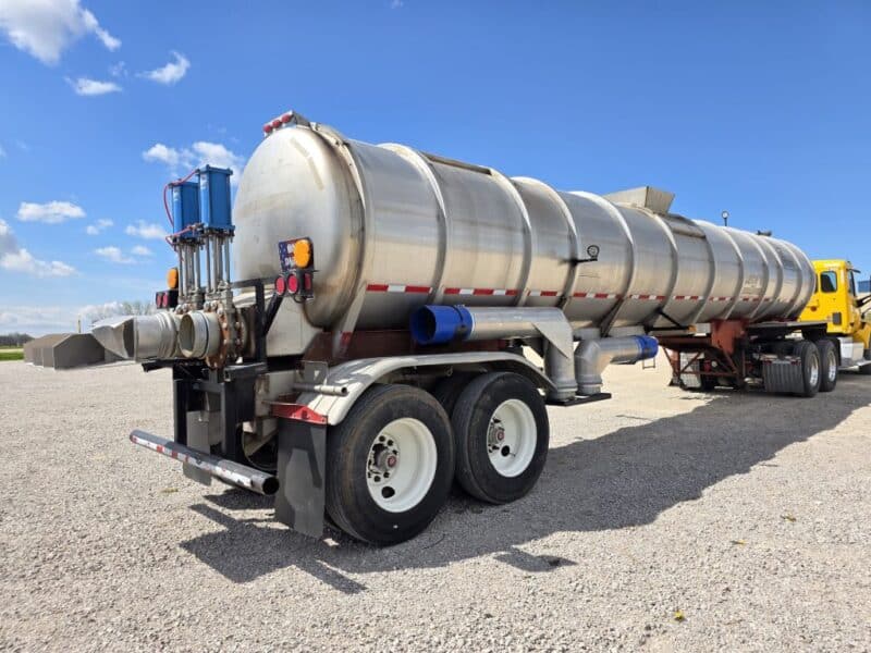 U-4883 1995 Heil 7500 Gallon Stainless Steel Semi Tanker